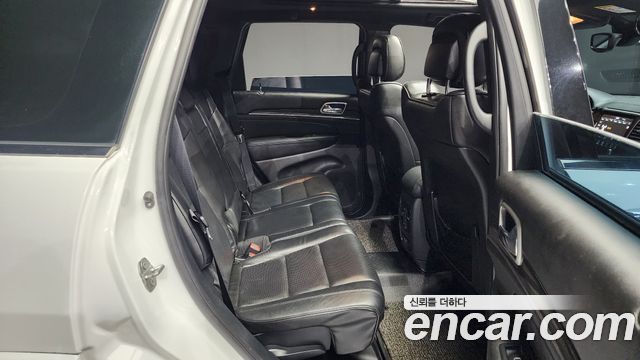 Jeep Grand Cherokee 3.0 Diesel Overland WK2 2018 — фото 12