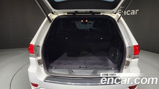 Jeep Grand Cherokee 3.0 Diesel Overland WK2 2018 — фото 20