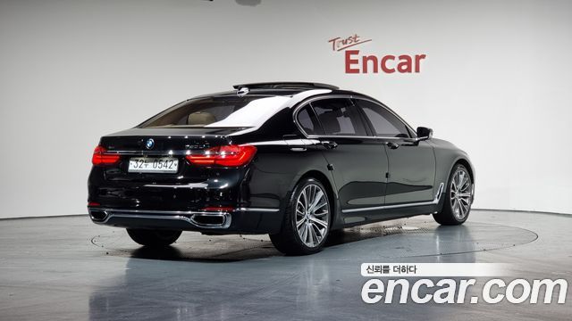 BMW 7 Series (G11) 750Li xDrive Luxury 2016 — фото 2