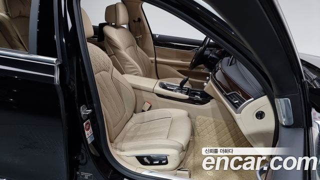BMW 7 Series (G11) 750Li xDrive Luxury 2016 — фото 10