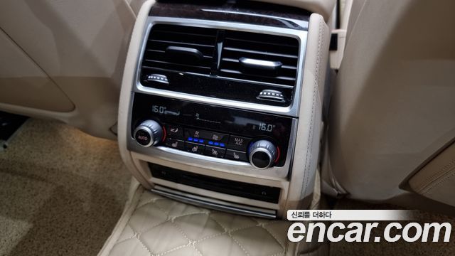 BMW 7 Series (G11) 750Li xDrive Luxury 2016 — фото 19