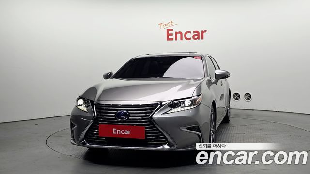Lexus ES300h Executive XV60 2018 — фото 3
