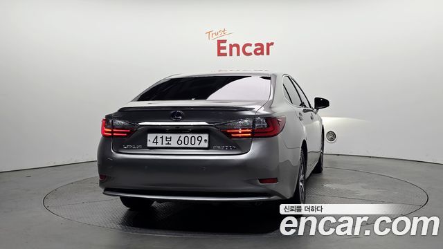 Lexus ES300h Executive XV60 2018 — фото 4