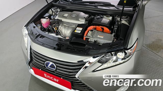 Lexus ES300h Executive XV60 2018 — фото 6