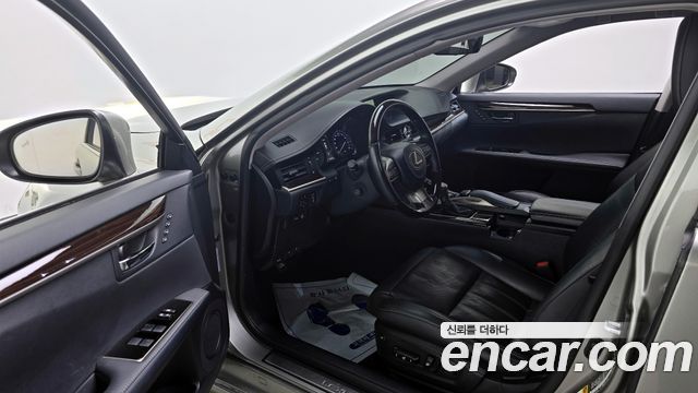 Lexus ES300h Executive XV60 2018 — фото 10