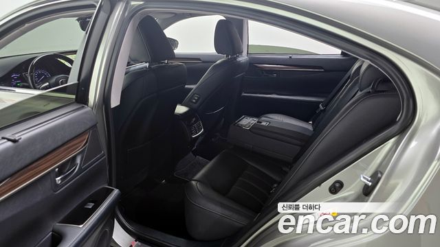 Lexus ES300h Executive XV60 2018 — фото 15
