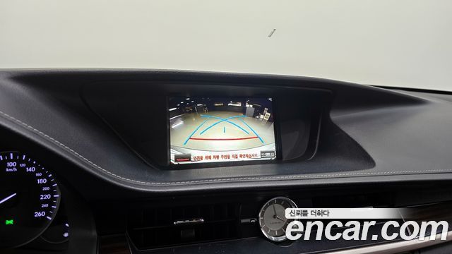Lexus ES300h Executive XV60 2018 — фото 21