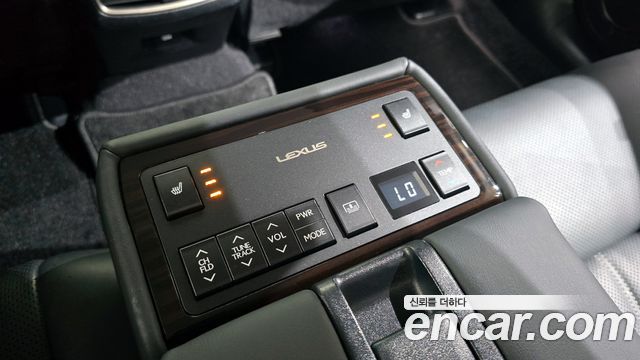 Lexus ES300h Executive XV60 2018 — фото 22