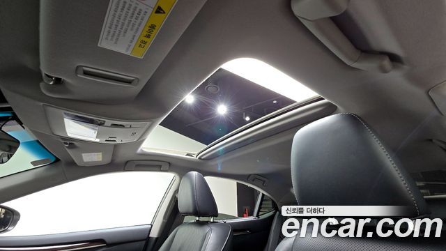 Lexus ES300h Executive XV60 2018 — фото 23