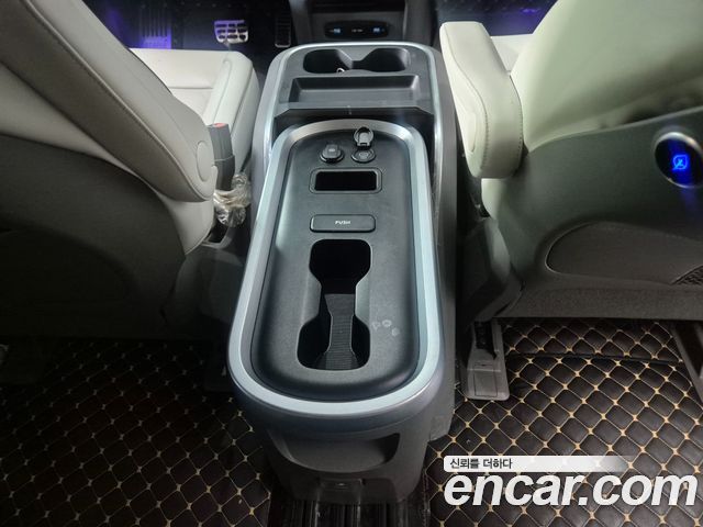 Hyundai Staria 4WD Lounge 7-Seater Limousine 2023 — фото 18