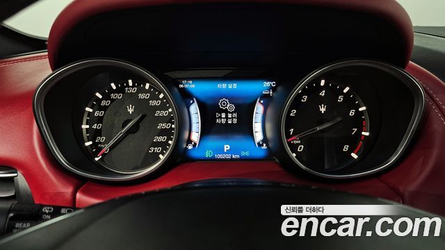 Maserati Levante 3.0 AWD GranLusso 2017 — фото 8