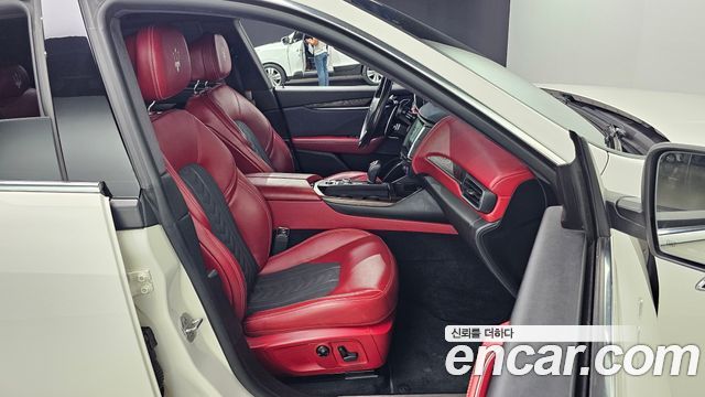 Maserati Levante 3.0 AWD GranLusso 2017 — фото 12