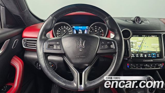 Maserati Levante 3.0 AWD GranLusso 2017 — фото 16