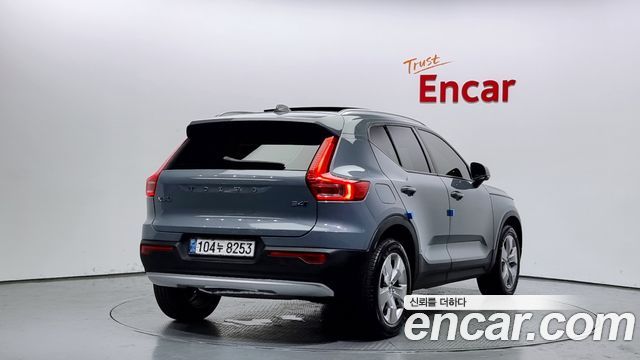 Volvo XC40 B4 Momentum 2021 — фото 2