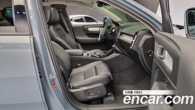 Volvo XC40 B4 Momentum 2021 — фото 10