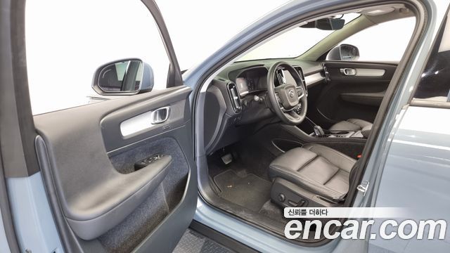 Volvo XC40 B4 Momentum 2021 — фото 11