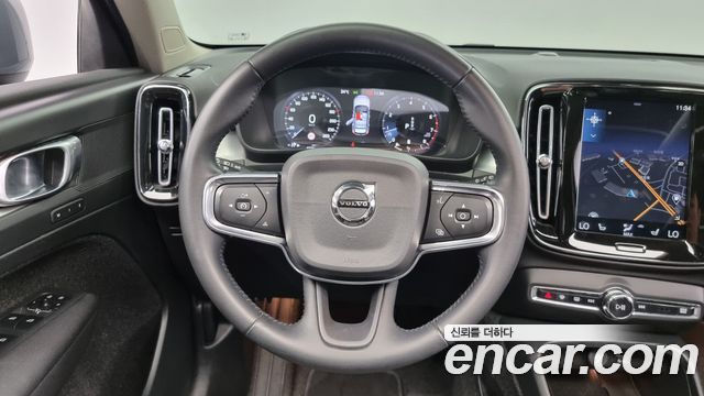 Volvo XC40 B4 Momentum 2021 — фото 13