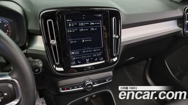 Volvo XC40 B4 Momentum 2021 — фото 14