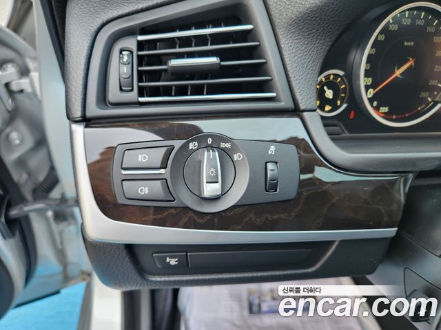 BMW 5 Series (F10) 528i 2013 — фото 16