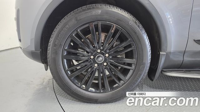 Land Rover Discovery 5 3.0 TD6 HSE Luxury 2017 — фото 5