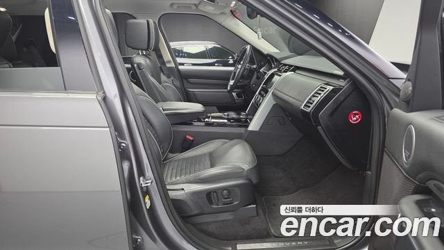 Land Rover Discovery 5 3.0 TD6 HSE Luxury 2017 — фото 10