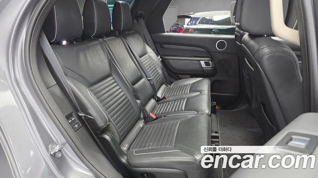 Land Rover Discovery 5 3.0 TD6 HSE Luxury 2017 — фото 12