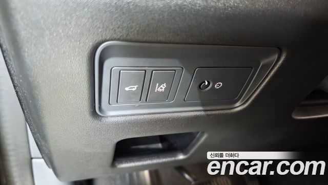 Land Rover Discovery 5 3.0 TD6 HSE Luxury 2017 — фото 17