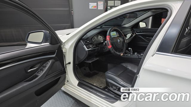 BMW 5 Series (F10) 520d 2011 — фото 10