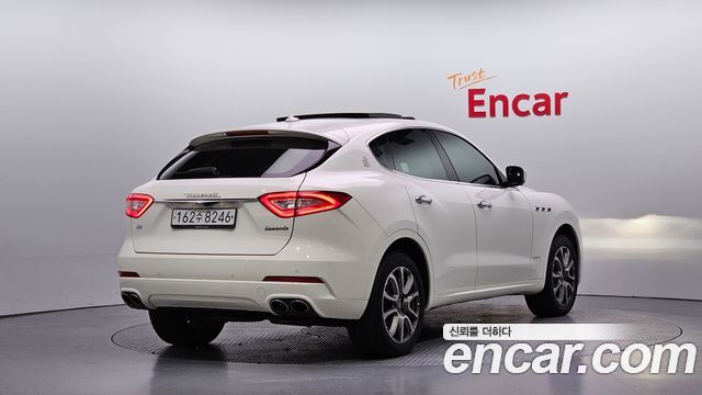 Maserati Levante 3.0 Diesel AWD GranLusso 2019 — фото 2
