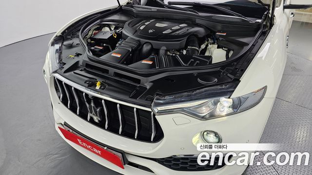 Maserati Levante 3.0 Diesel AWD GranLusso 2019 — фото 6