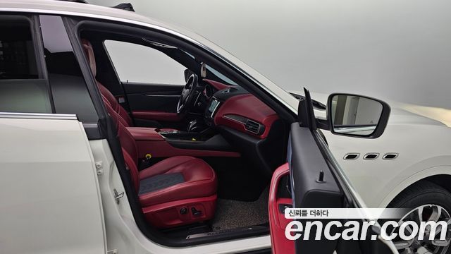 Maserati Levante 3.0 Diesel AWD GranLusso 2019 — фото 11
