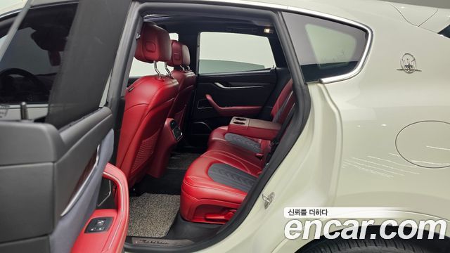 Maserati Levante 3.0 Diesel AWD GranLusso 2019 — фото 12