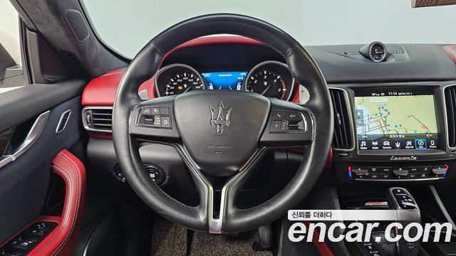 Maserati Levante 3.0 Diesel AWD GranLusso 2019 — фото 13