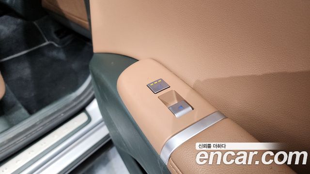 Hyundai Grandeur (GN7) 2,5 Gasoline 2WD Exclusive 2023 — фото 18