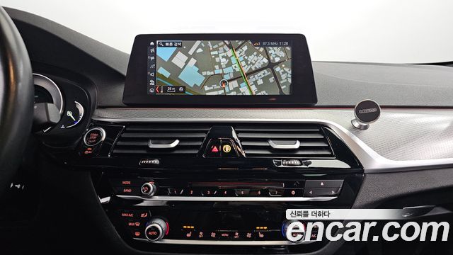 BMW 5 Series (G30) 520d M Sport Special Edition 2018 — фото 18