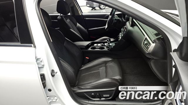 Genesis G70 Shooting Brake Gasoline 2.0T 2WD 2023 — фото 10