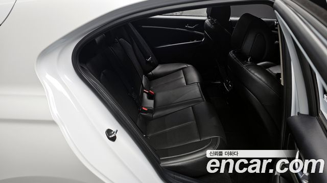 Genesis G70 Shooting Brake Gasoline 2.0T 2WD 2023 — фото 11