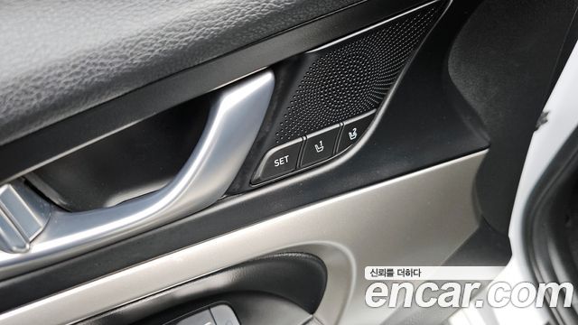 Genesis G70 Shooting Brake Gasoline 2.0T 2WD 2023 — фото 18