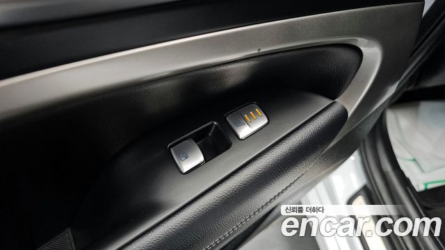 Genesis G70 Shooting Brake Gasoline 2.0T 2WD 2023 — фото 19