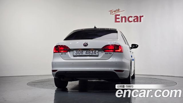 Volkswagen Jetta 2.0 TDI 6th 2013 — фото 4
