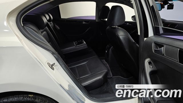 Volkswagen Jetta 2.0 TDI 6th 2013 — фото 12