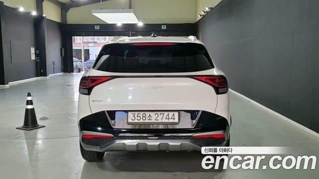 Kia Sportage (V) Diesel 2.0 2WD Nobleless 2022 — фото 4