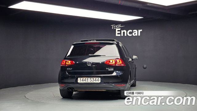Volkswagen Golf (VII) 2.0 TDI Premium 2015 — фото 4