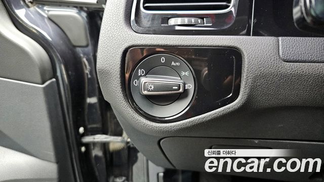 Volkswagen Golf (VII) 2.0 TDI Premium 2015 — фото 17