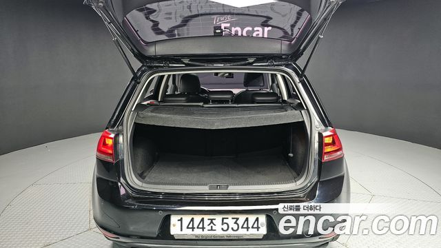 Volkswagen Golf (VII) 2.0 TDI Premium 2015 — фото 20