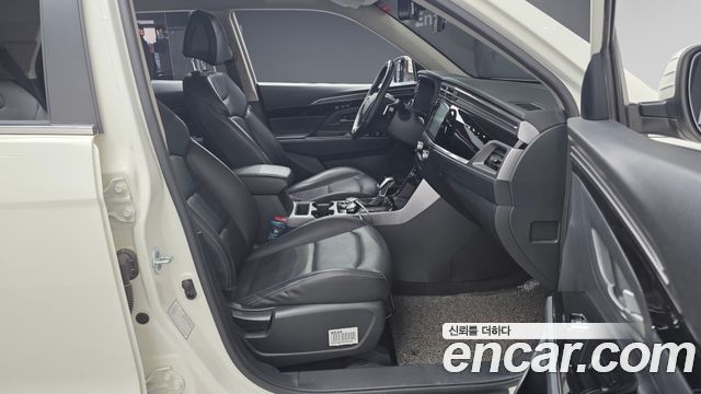 KG Mobility (SsangYong) Beautiful Korando Gasoline 1.5 2WD C5 Plus 2022 — фото 10