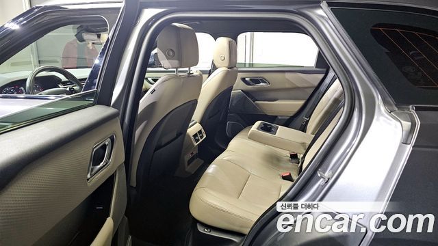 Land Rover Range Rover Velar 3.0 D300 R-Dynamic SE 2018 — фото 11