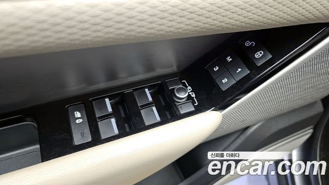 Land Rover Range Rover Velar 3.0 D300 R-Dynamic SE 2018 — фото 14