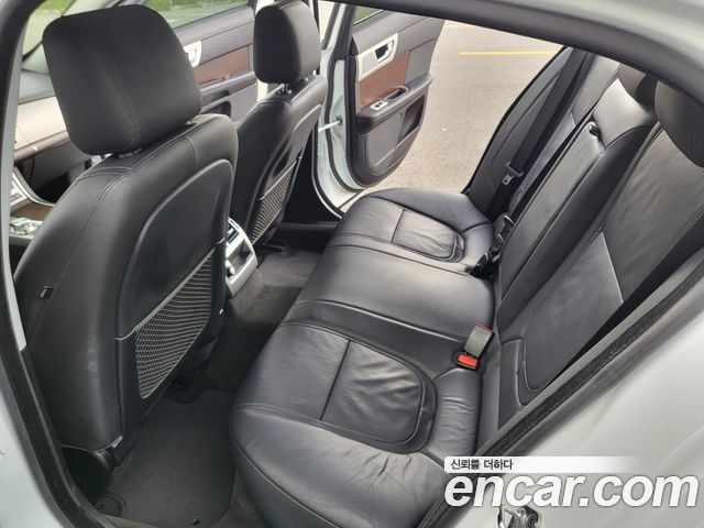 Jaguar XF 3.0SC Luxury X250 2013 — фото 9