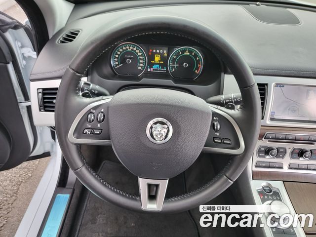 Jaguar XF 3.0SC Luxury X250 2013 — фото 16